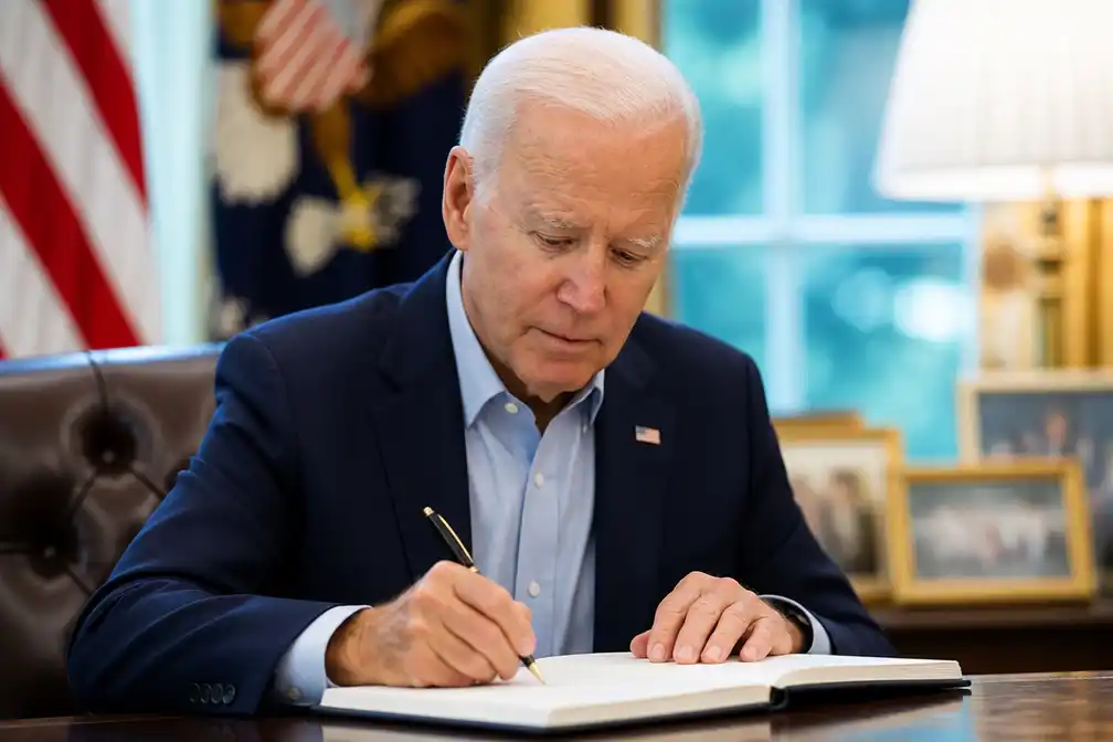 Joe Biden brengt op 17 november memoires 'Promise Me, America' uit