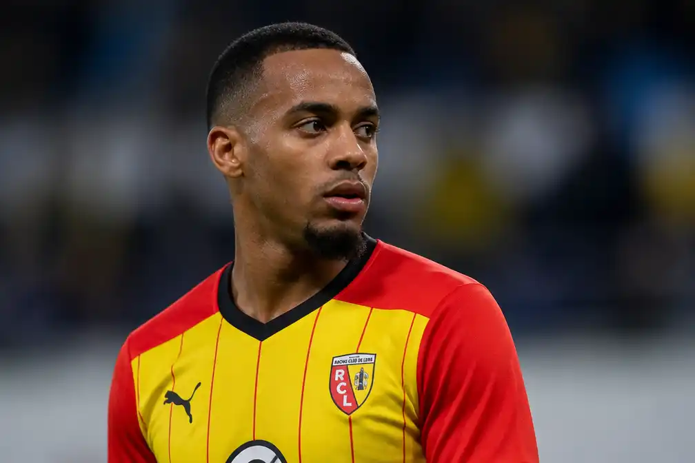 Armando Obispo vertrekt naar RC Lens voor mogelijk 5,5 miljoen euro