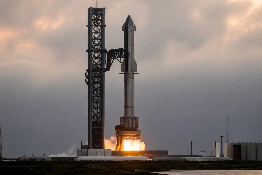 SpaceX blaast dertiende testvlucht Starship op laatste moment af