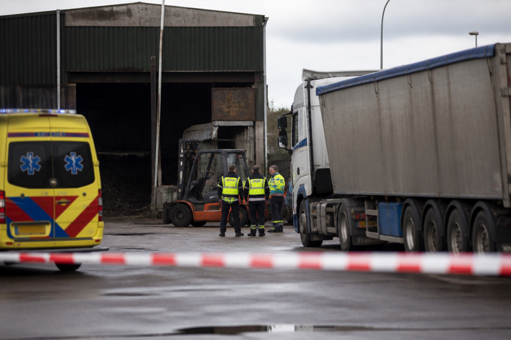 Vrachtwagenchauffeur omgekomen bij laadongeval in Schiedam