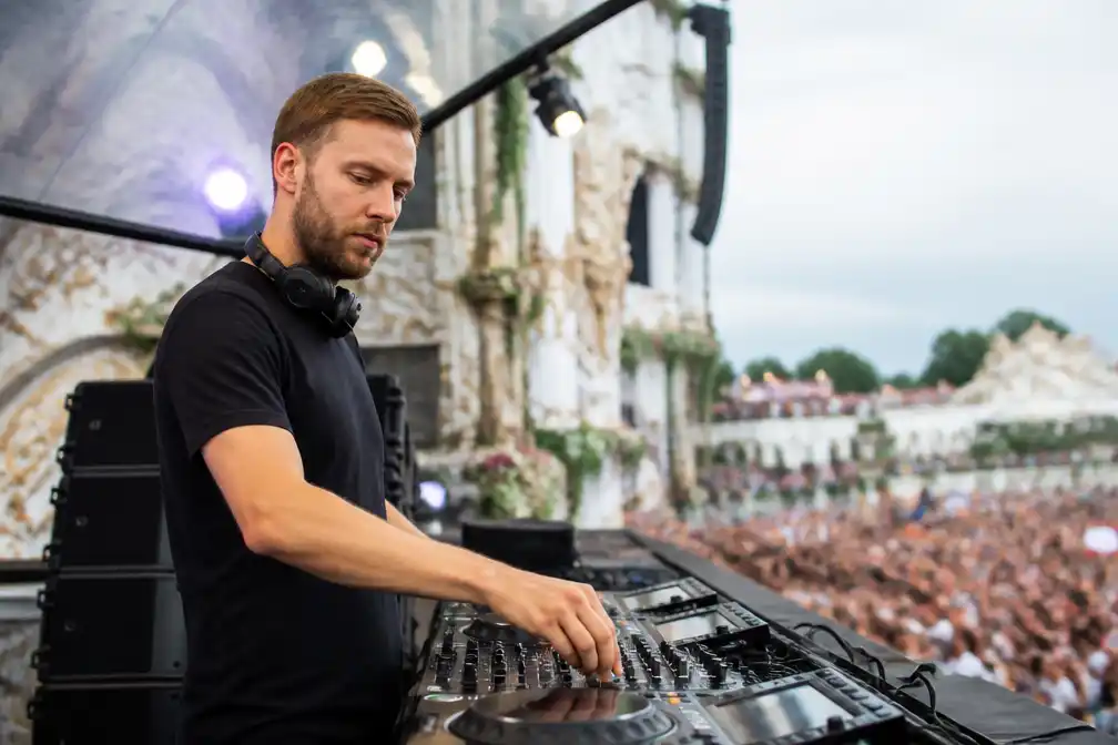 Calvin Harris debuteert eindelijk op Tomorrowland; Like Mike mist om gezondheidsredenen