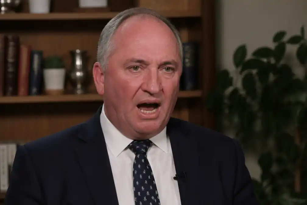 Australische politicus Barnaby Joyce viral na schreeuw tegen hond tijdens live-interview
