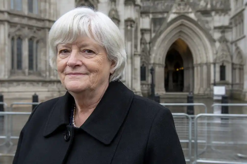 Moord op Britse politica Ann Widdecombe vastgelegd op camera, 21 hamerslagen
