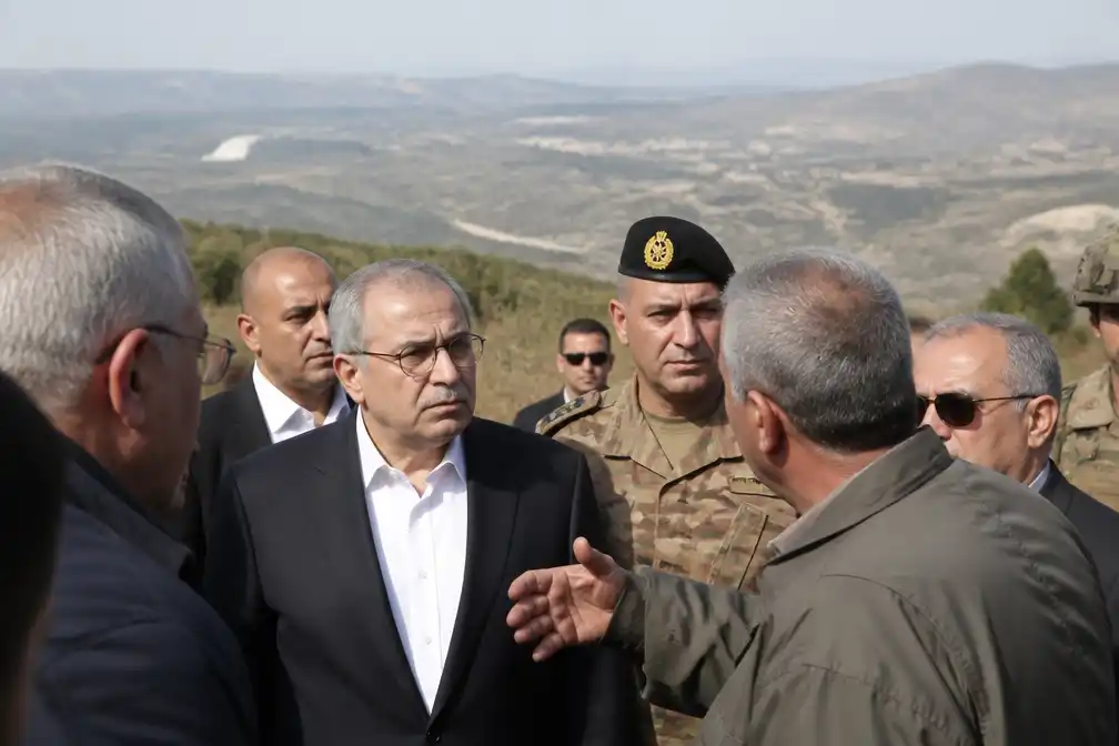 Libanese premier bezoekt proefgebied in Zuid-Libanon, belooft volledige Israëlische terugtrekking