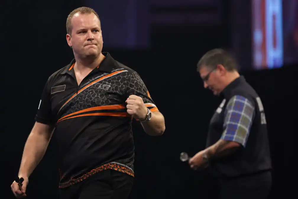 Van Duijvenbode verslaat Anderson (16-13) en staat in halve finale World Matchplay