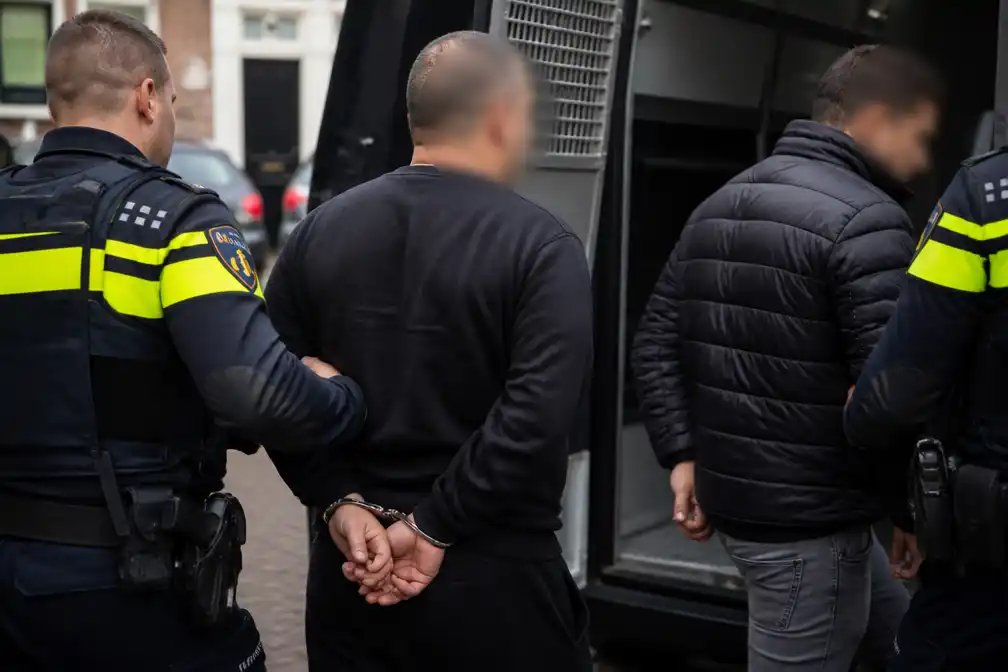 Twee Roemenen opgepakt voor uitbuiting van sekswerkers op de Wallen