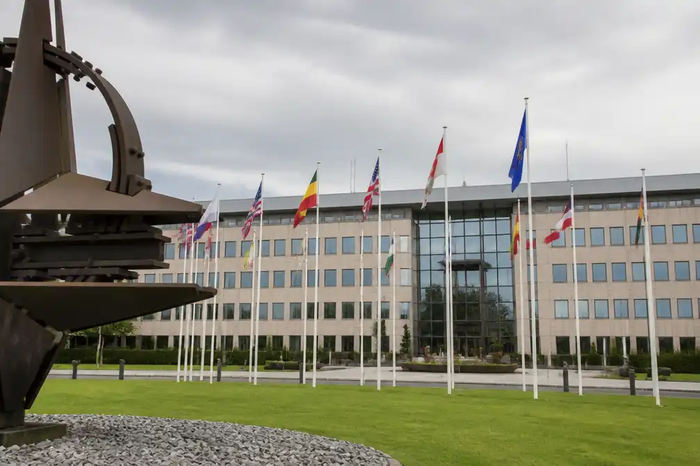 Canadese stagiaire opgepakt op verdenking van spionage bij NAVO-hoofdkwartier