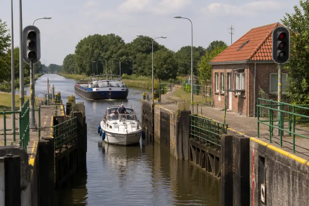 Sluis Eefde voor het eerst in 93 jaar dicht vanwege lage waterstand