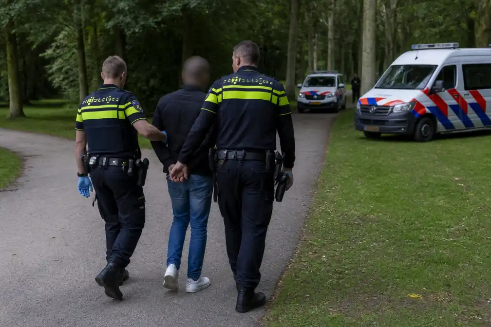 Man aangehouden voor zware mishandeling in Den Haag; twee gewonden