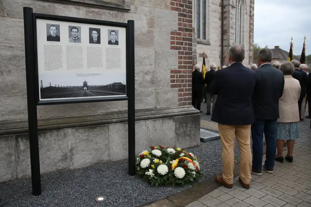 Attenrode onthult herdenkingsbord voor vier WOII-gedeporteerden