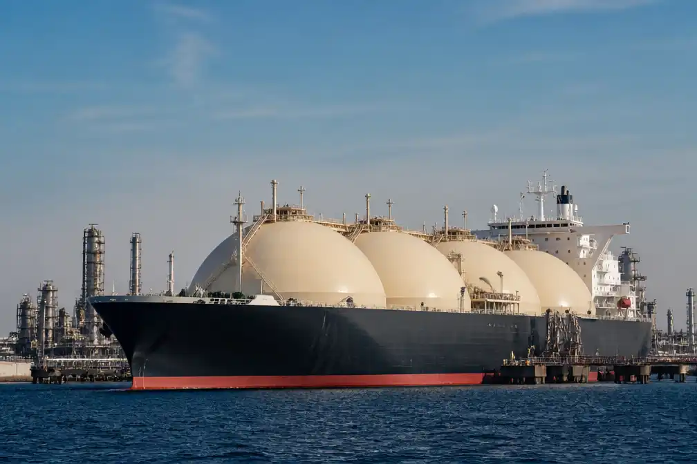 QatarEnergy verlengt LNG-leveringsstop aan Europa wegens overmacht