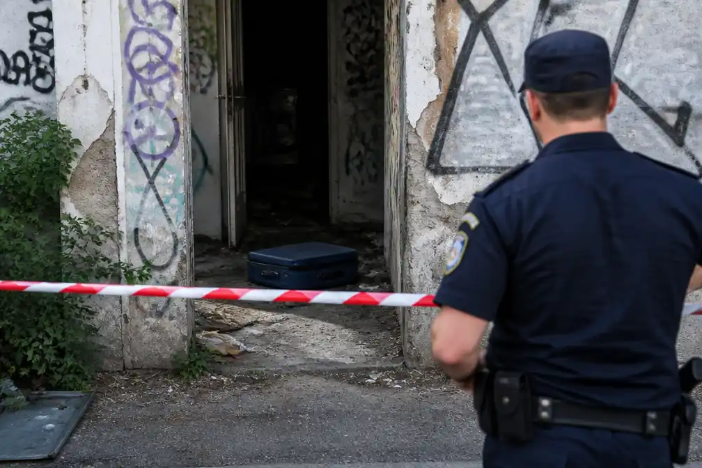 Lijk van Britse vrouw (38) gevonden in koffer in verlaten pand Athene